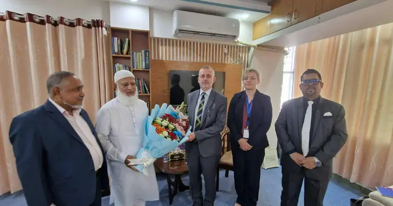 ডা. শফিকুর রহমান এর সঙ্গে  ইইউ এর  রাষ্ট্রদূত মি. মাইকেল মিলারের সৌজন্য সাক্ষাৎ ও